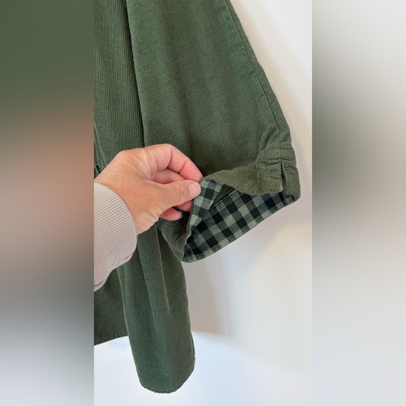 Anthropologie Maeve Green Corduroy
Button Back Top , sz : medium - Picture 8 of 11